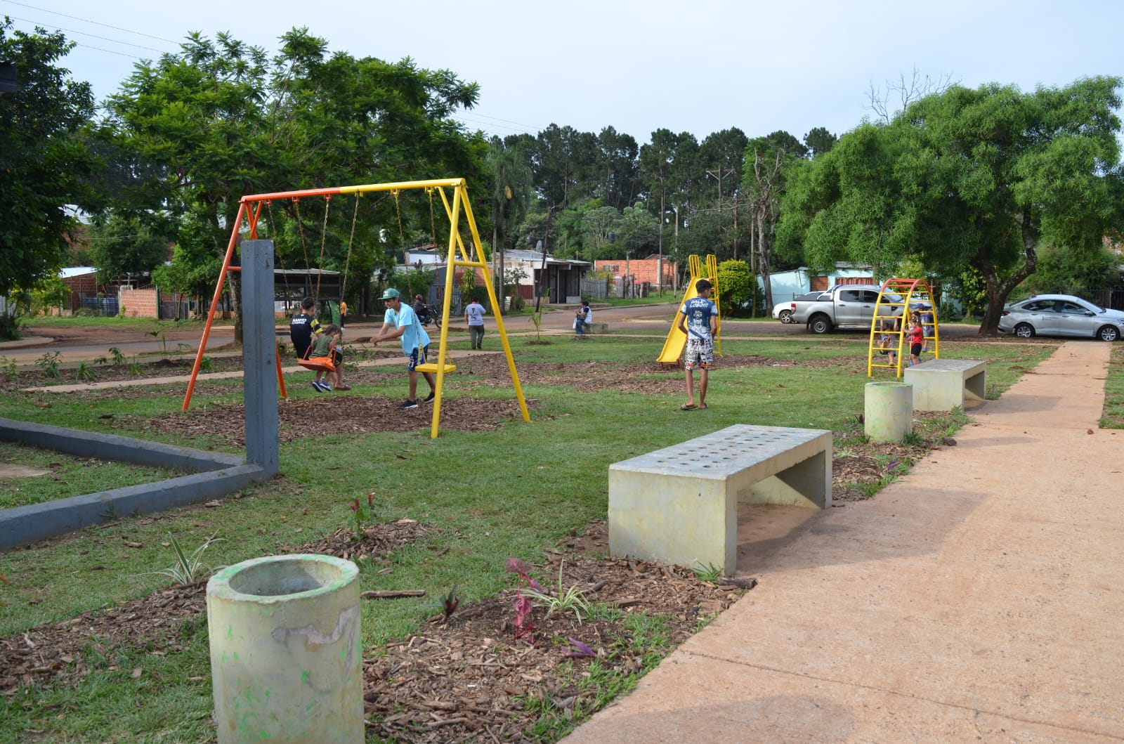 <p>Inauguraron las obras de la plaza en Los Paraísos</p>