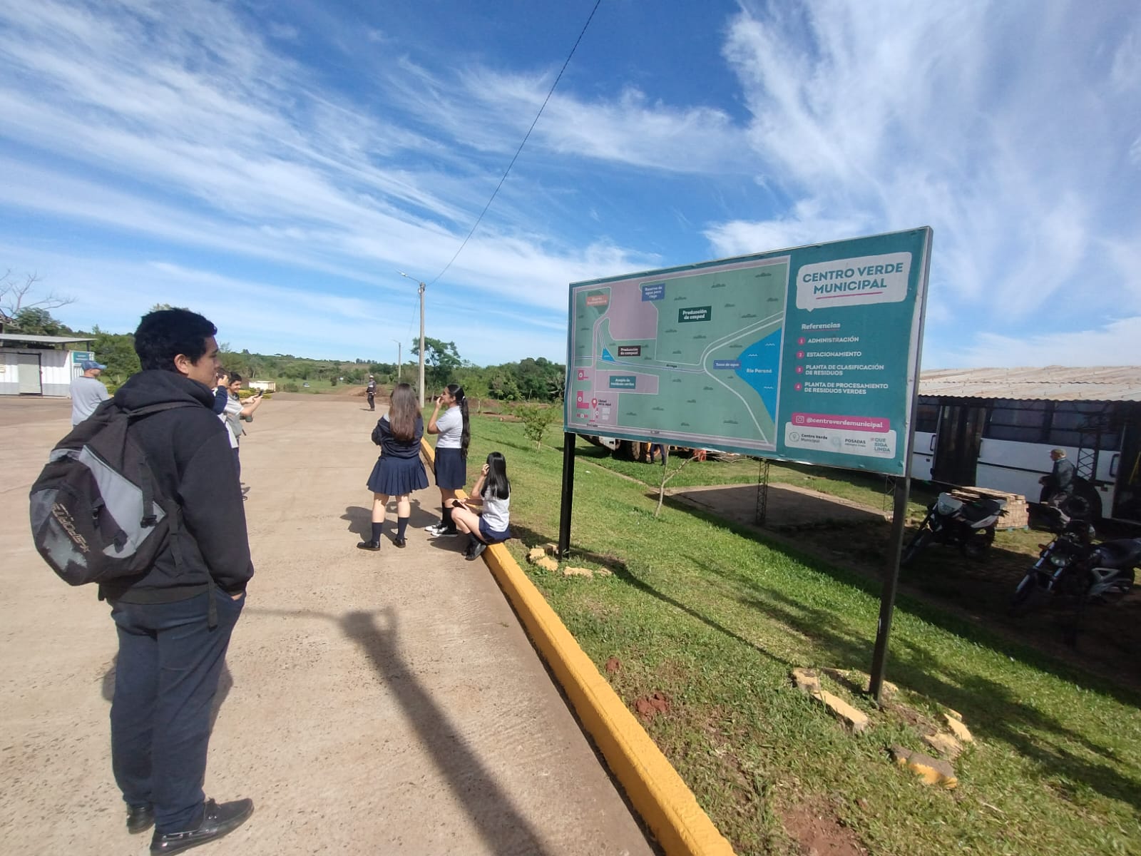 <p>Del Ecopunto al Parque Industrial: estudiantes conocieron el circuito de la economía circular </p>