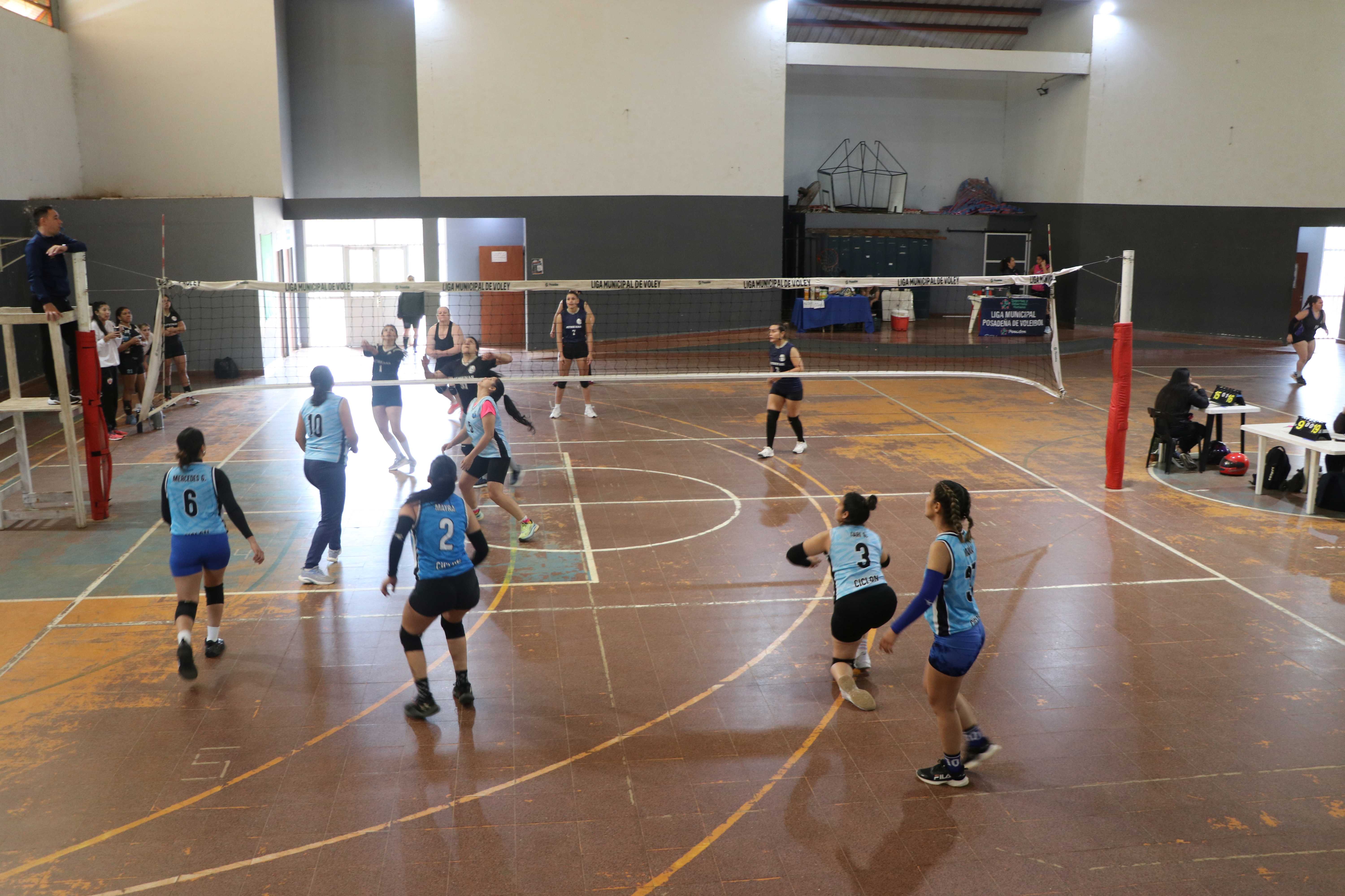 <p>Con la participación de 36 equipos se disputó la 4° fecha de la liga municipal de vóley</p>