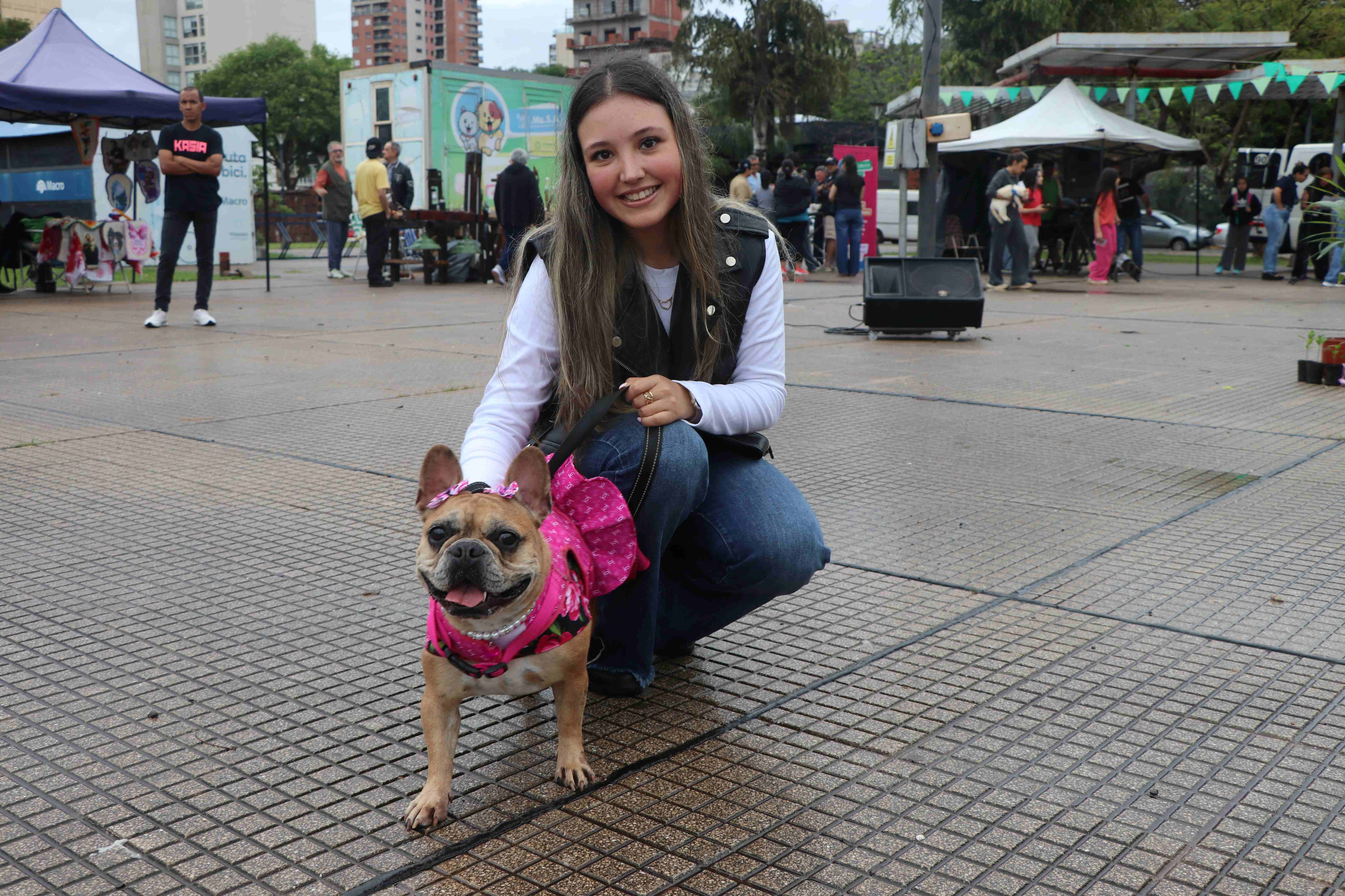 <p>Coloridas mascotas dijeron presente en la segunda edición de “Huellas con flow”</p>
