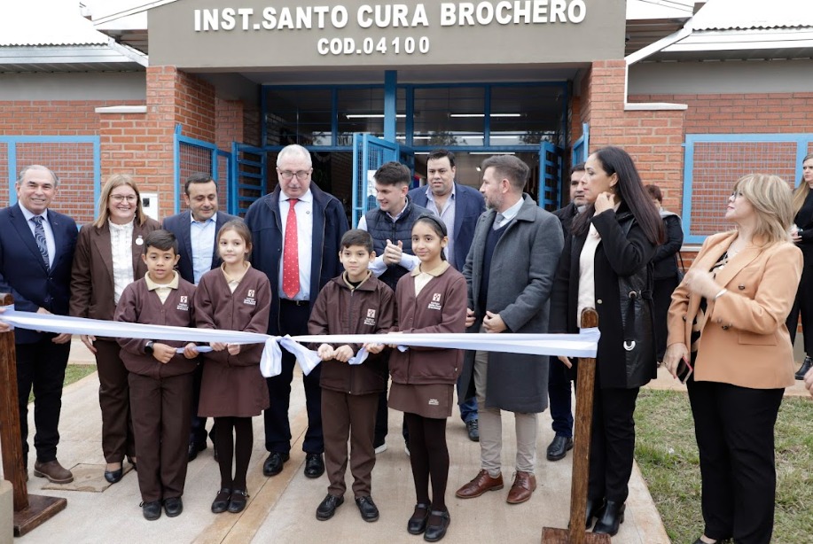 El Intendente de Posadas acompañó la entrega del nuevo edificio del Instituto Santo Cura