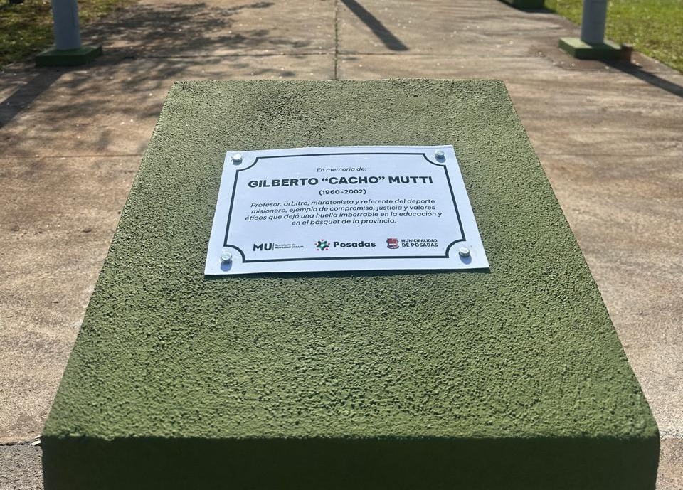 <p>Pusieron en valor la plaza Gilberto Cacho Mutti</p>