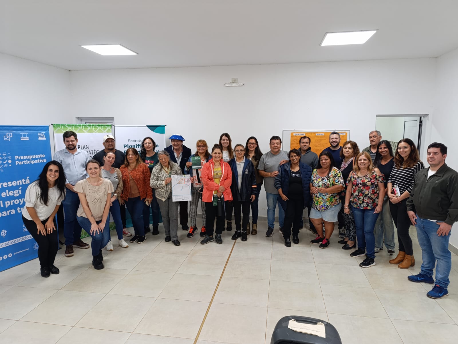 Vecinos debatiendo en taller participativo 1